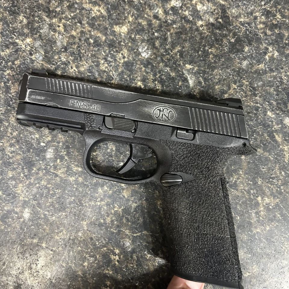Image 3 - FN FNS 40s&w *new price 