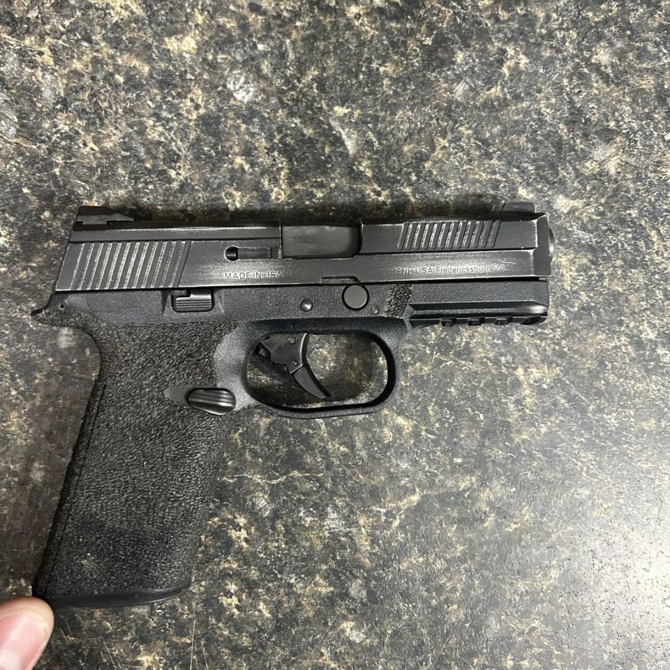 Image 2 - FN FNS 40s&w *new price 