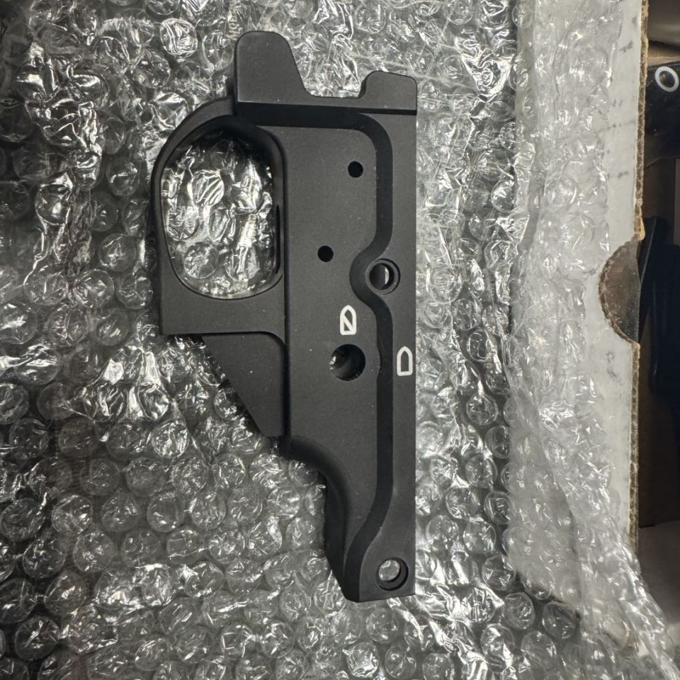 Image 2 - Lee Sporting Lowers 