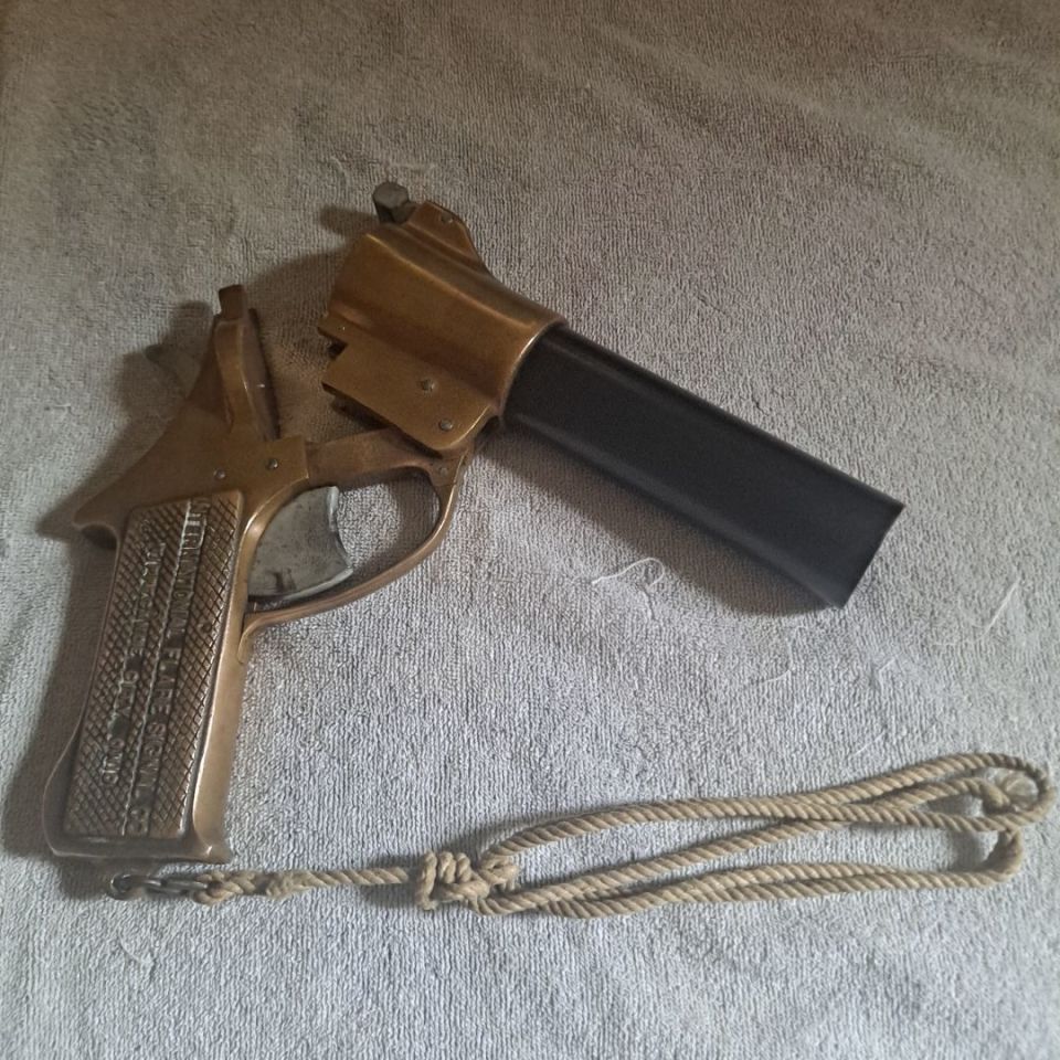 Image 2 - 37mm flare launcher