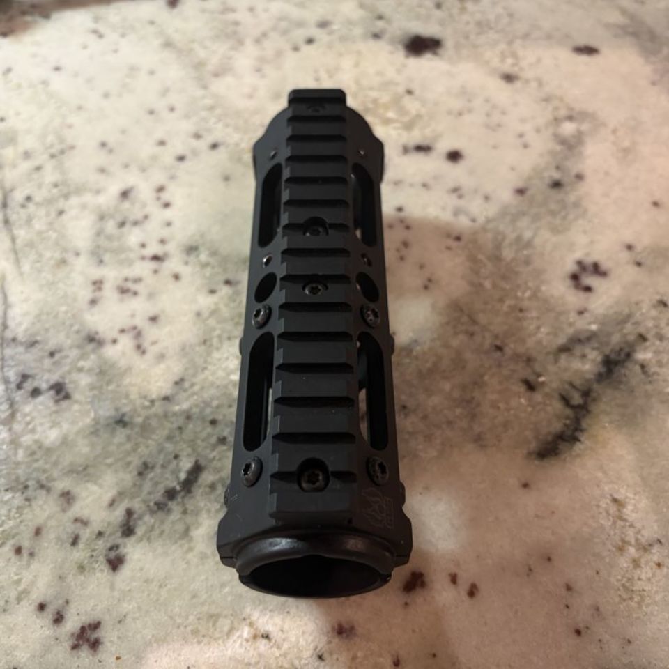 Image 3 - GG&G 1285 Handguard