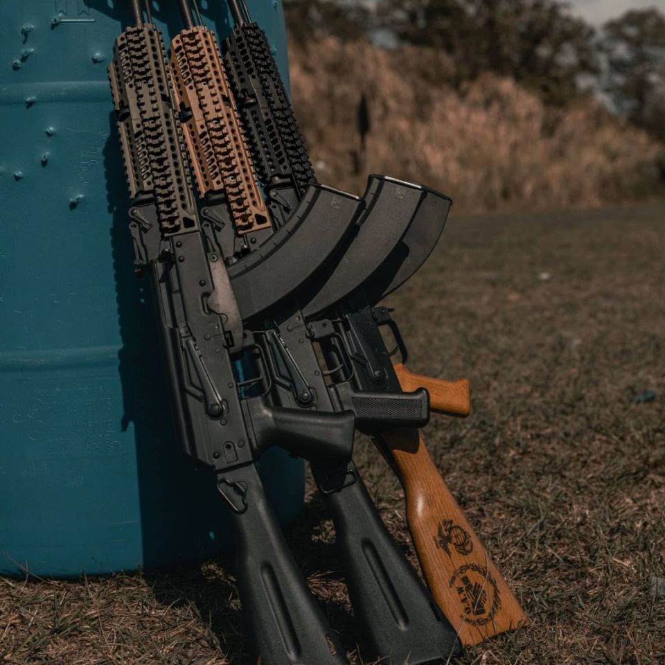 Image 4 - Barwarus Alpha-1 Handguard FDE Alpha Tan Rail