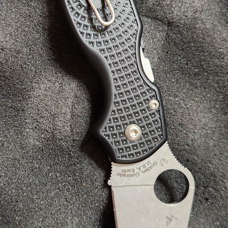 Image 2 - Spyderco Para 3 Lightweight