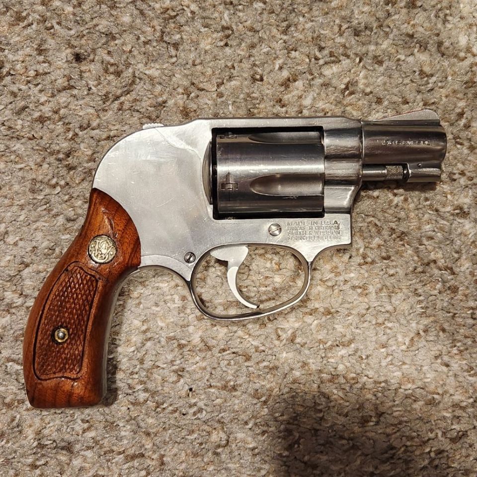 Image 2 - Smith & Wesson 649-1 J-Frame