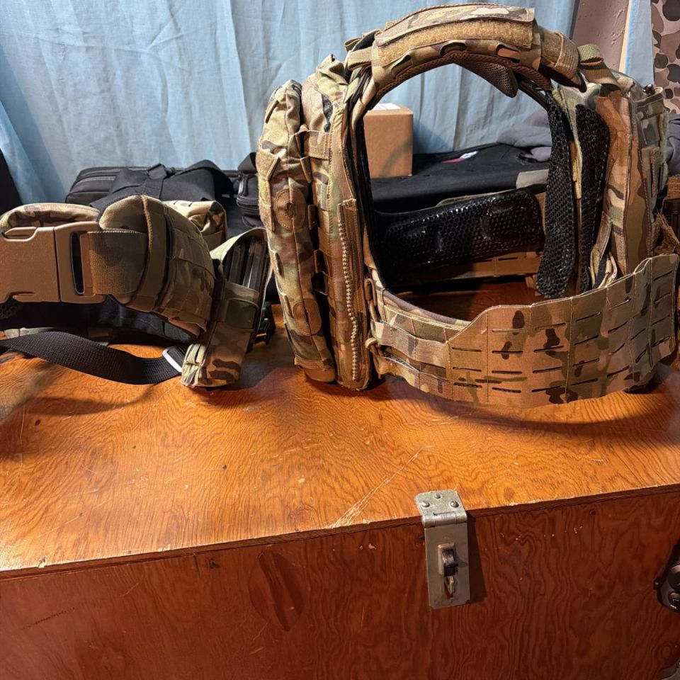 Image 2 - MC CRYE AVS W/Goodies SiZe M