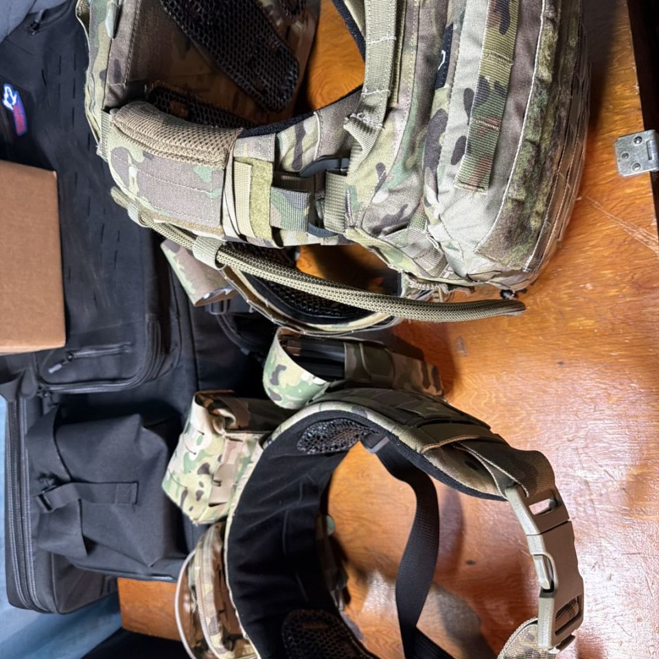 Image 3 - MC CRYE AVS W/Goodies SiZe M