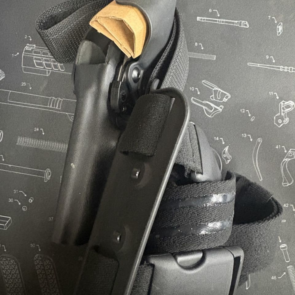 Image 3 - Safariland holster RIGHT