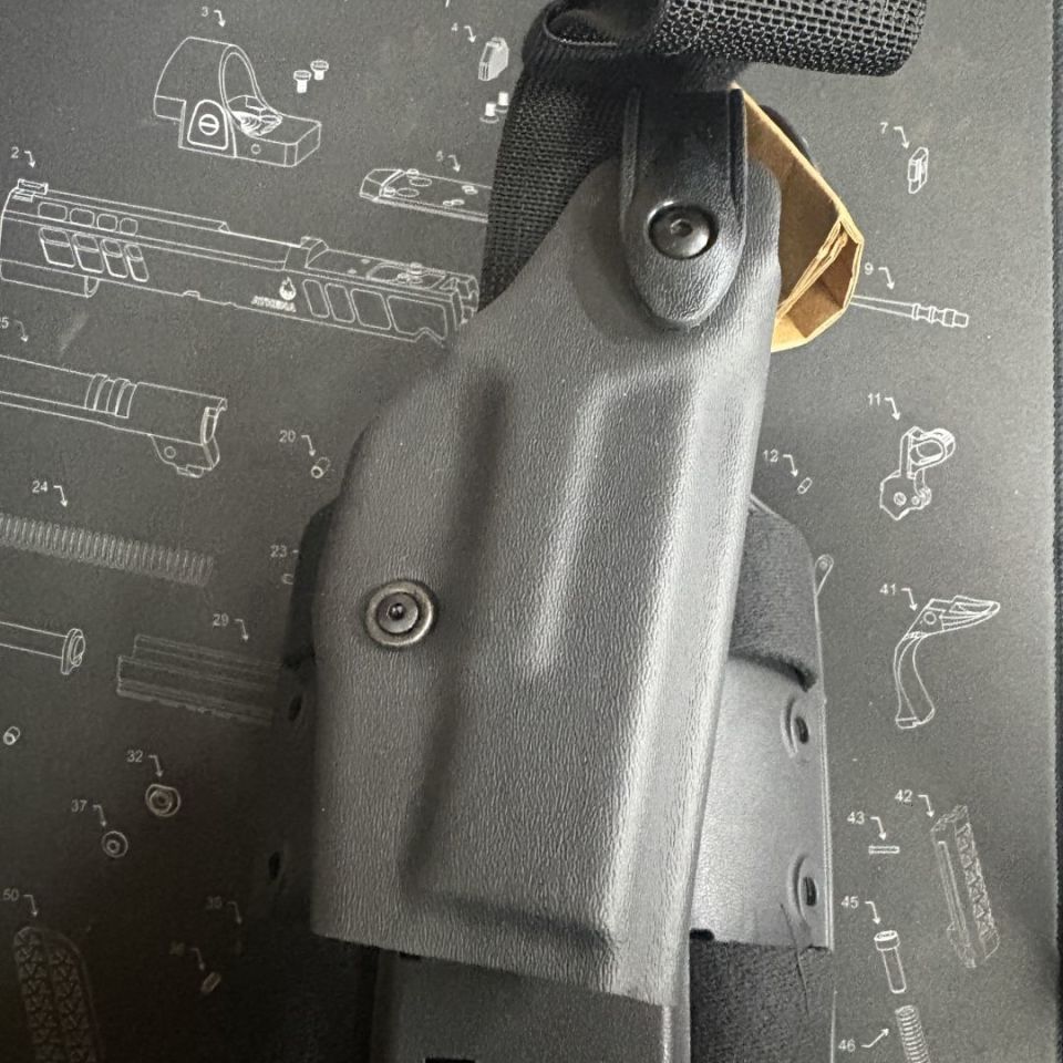 Image 1 - Safariland holster RIGHT