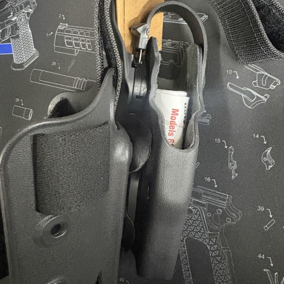 Image 4 - Safariland holster RIGHT