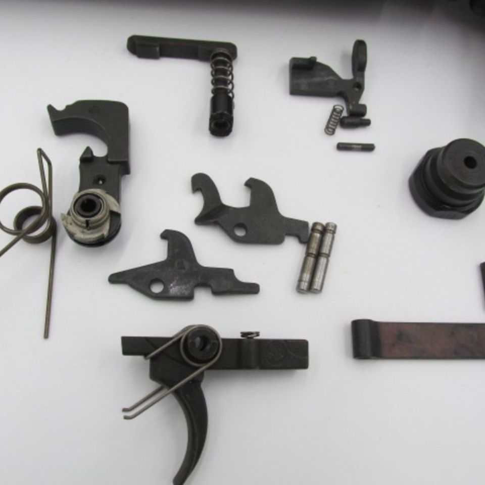 Image 4 -  COLT SMG 9MM M16 PARTS KIT 