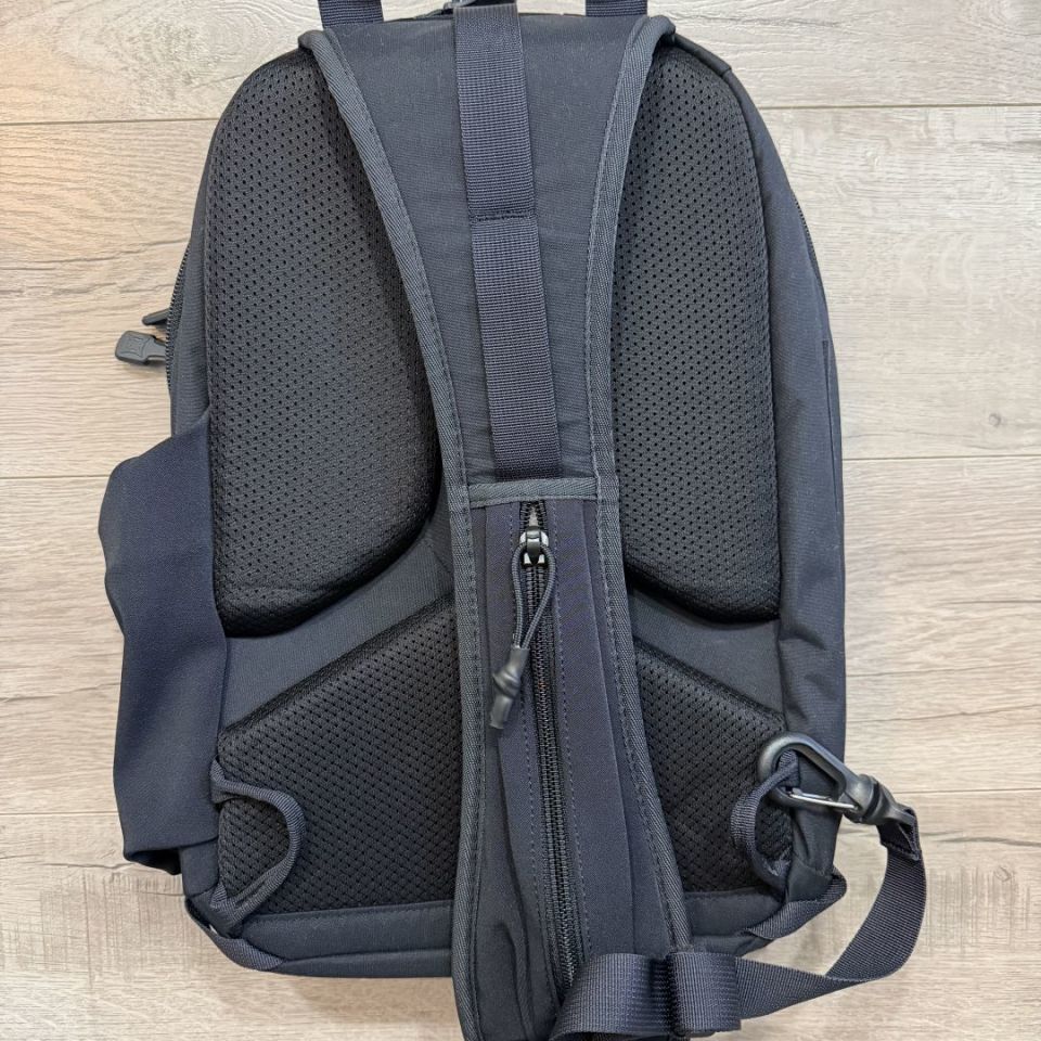 Image 2 - Vertx Siege 15L Slingbag
