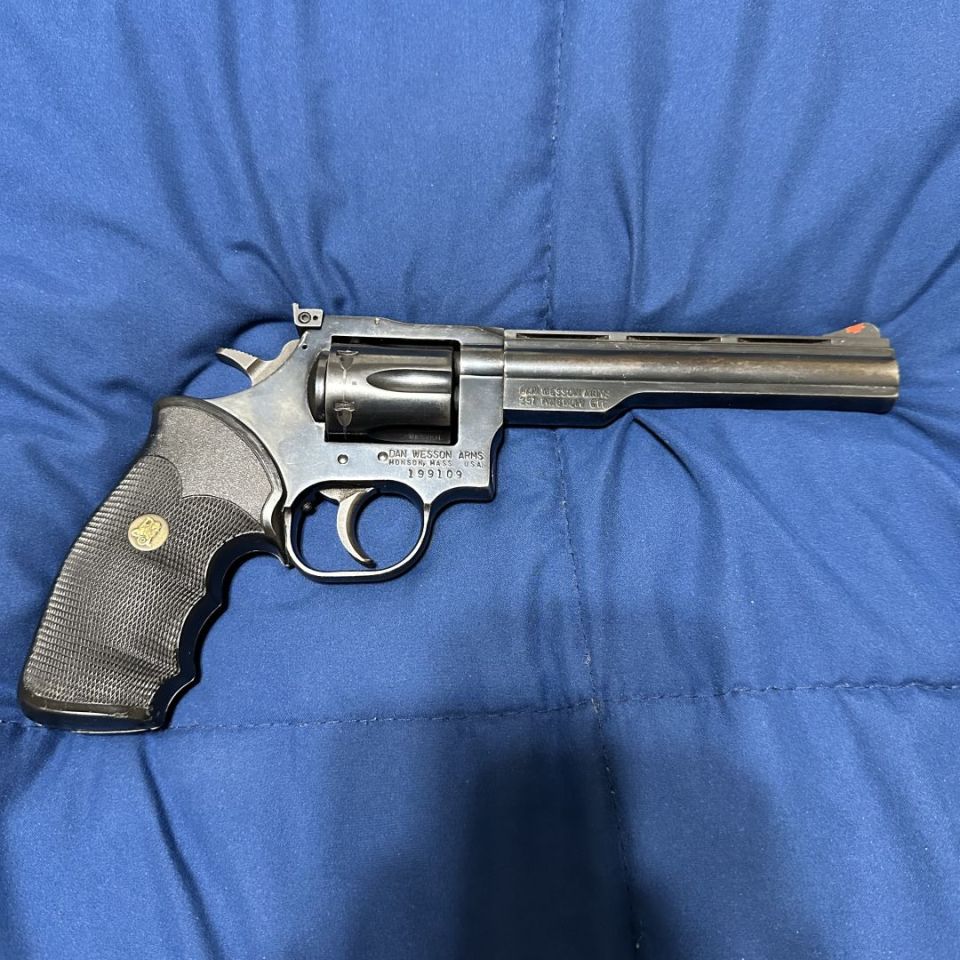 Image 2 - Dan Wesson 15-2 .357mag Revolver
