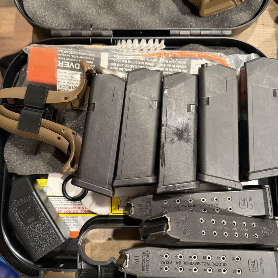 Image 3 - 40 cal Glock 23 fde gen 4 