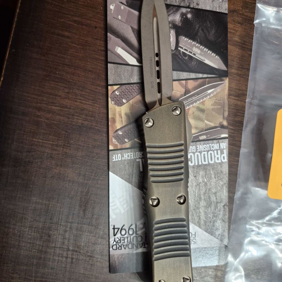 Image 3 - Microtech Troodon D/E