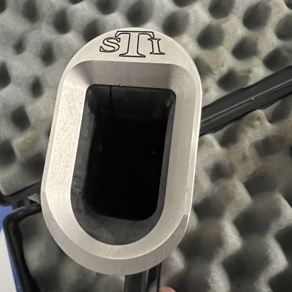 Image 2 - STI 2011 38 super colab NIB