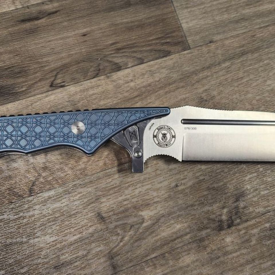 Image 1 - Midgards Messer Valhalla, new