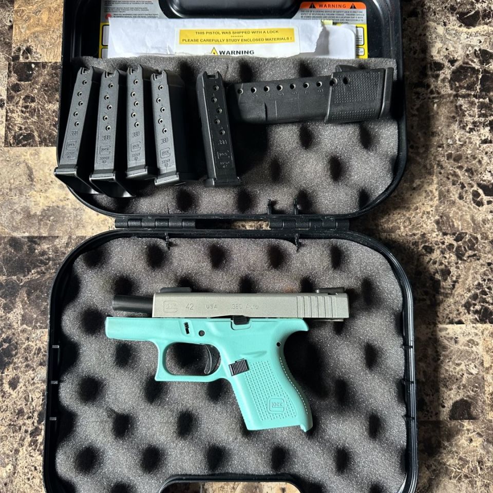 Image 2 - Glock 42 in Tiffany blue 