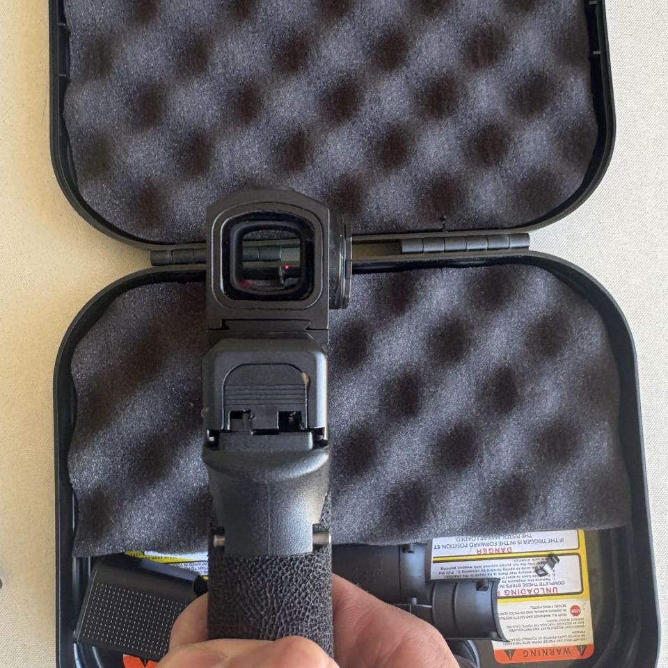 Image 3 - Glock 17 Gen 4 Package