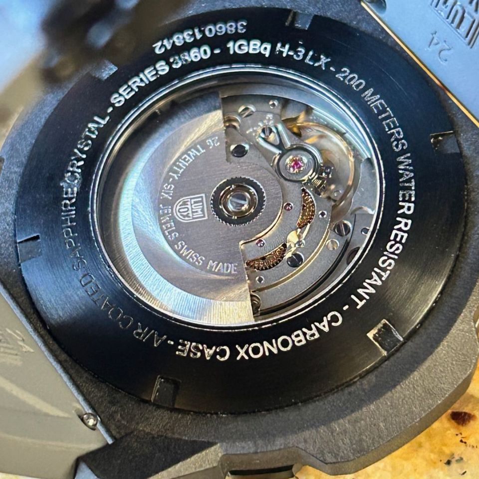 Image 5 - Luminox Master Carbon XS.3862