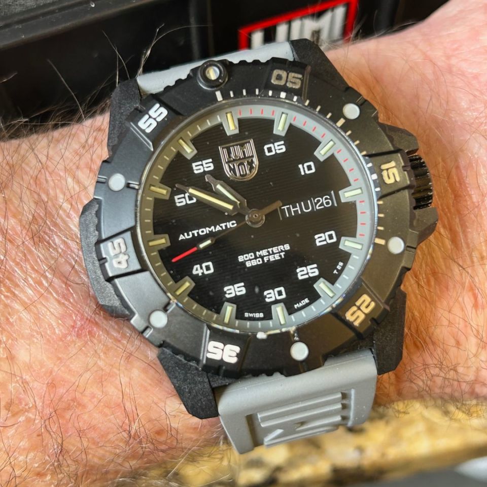 Image 2 - Luminox Master Carbon XS.3862