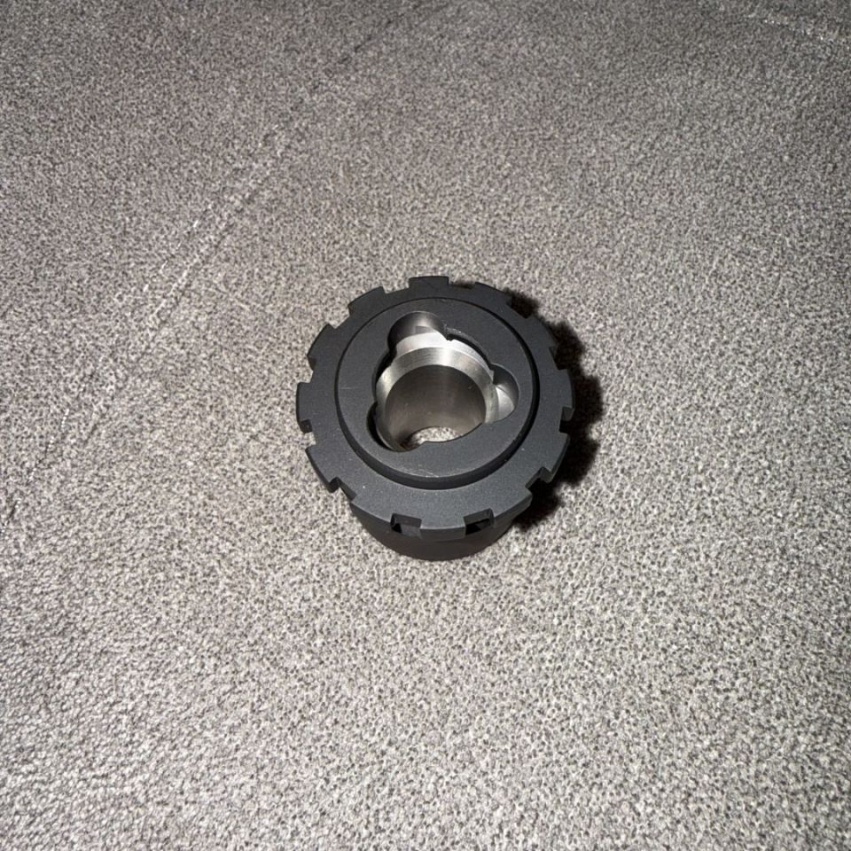 Image 2 - YHM 3 lug adapter 2050