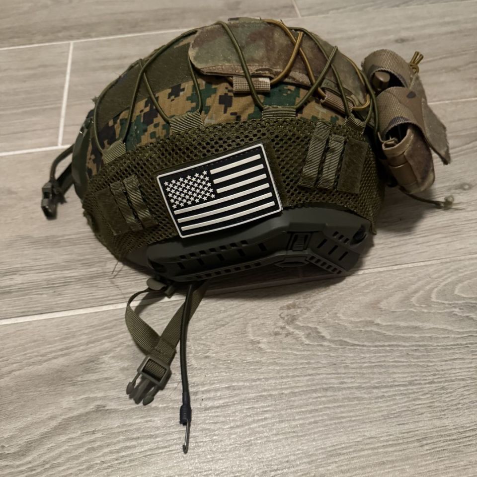 Image 3 - Helmet with Surefire HL1