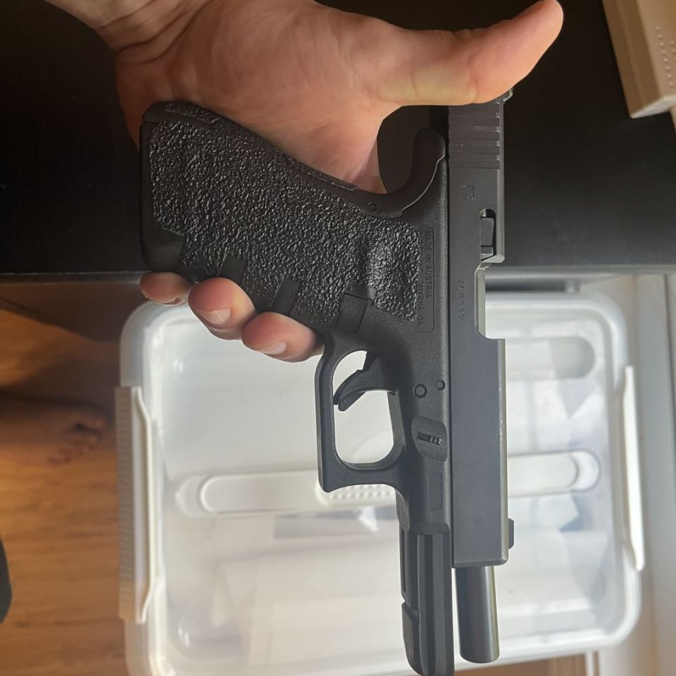 Image 2 - Glock 17 gen 4