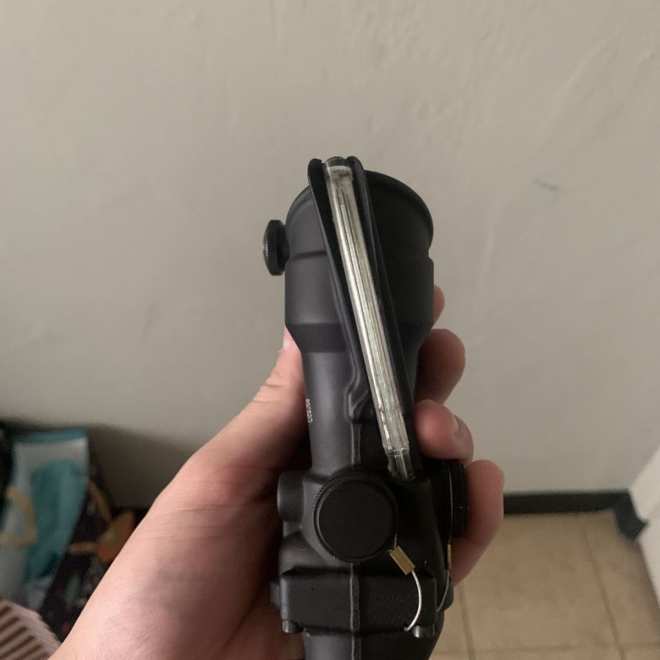 Image 3 - ACOG 4x32 Perfect Condition 