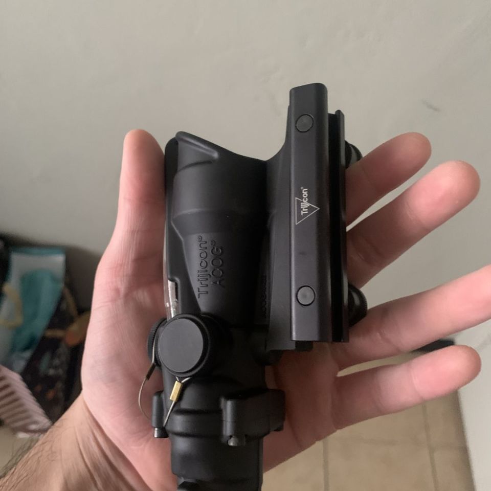 Image 4 - ACOG 4x32 Perfect Condition 