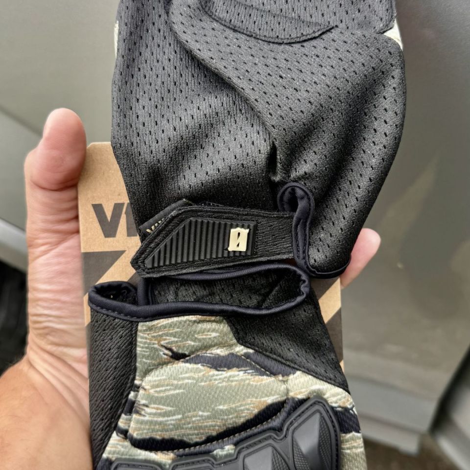 Image 2 - Viktos warton gloves large new