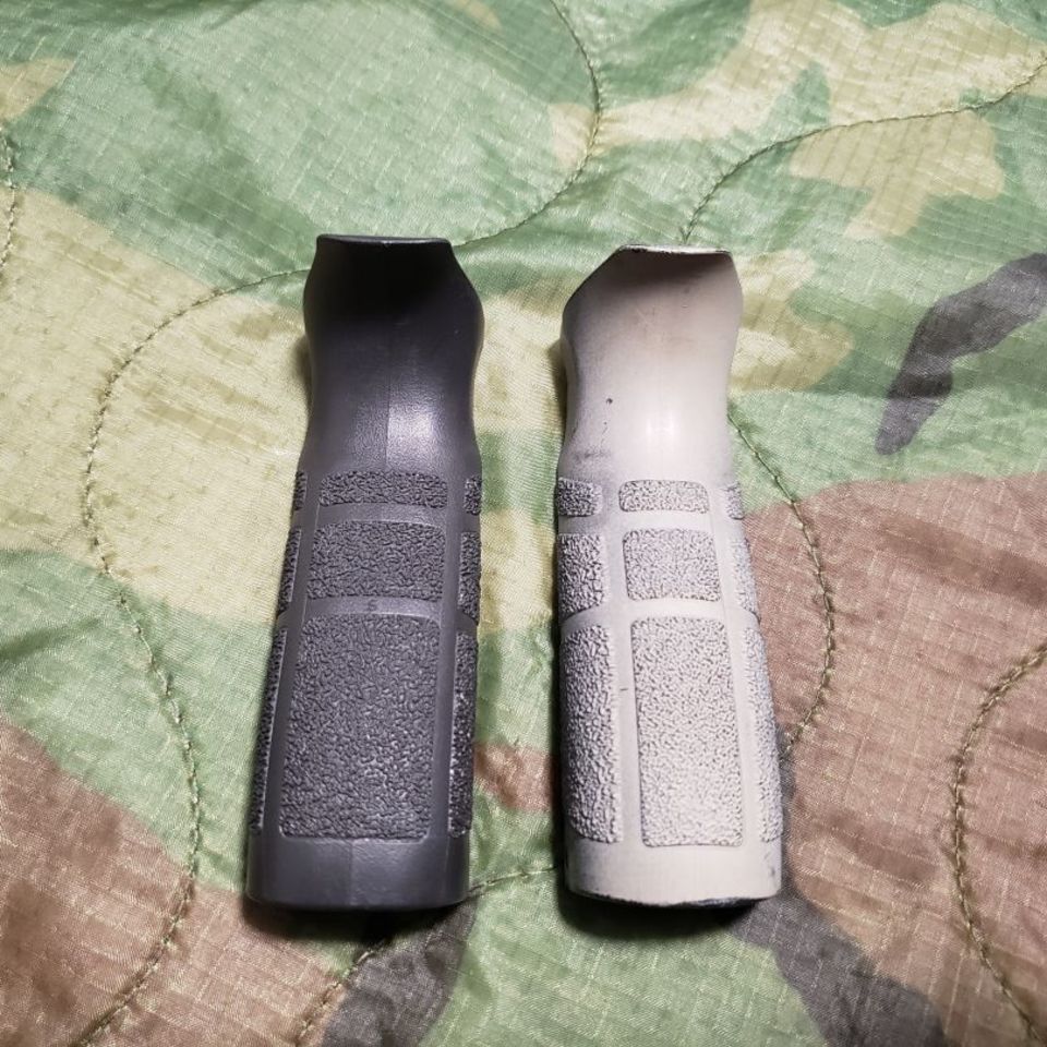 Image 3 - CZ Bren 2 grip panels.