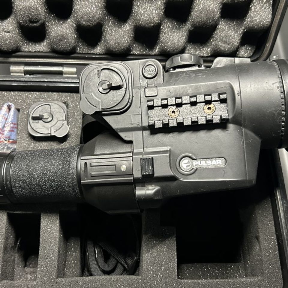 Image 2 - Pulsar DN55 NV clip on Or HH