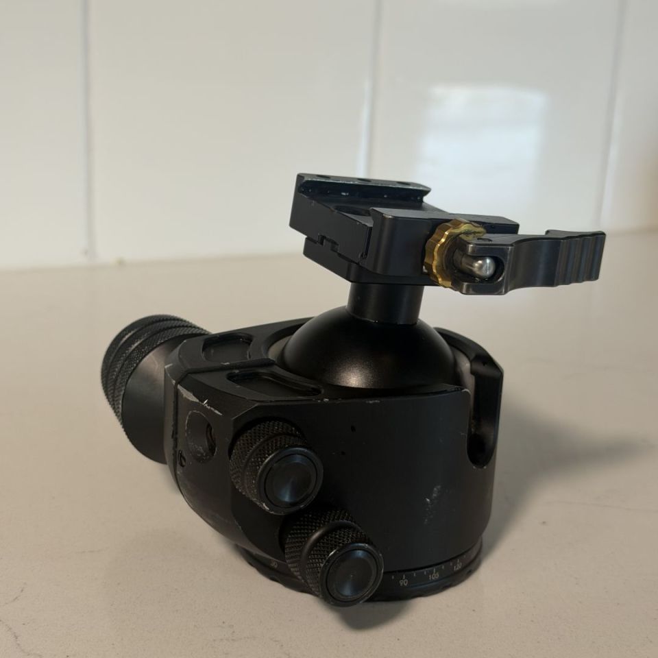 Image 4 - Twovets/area419 ball head