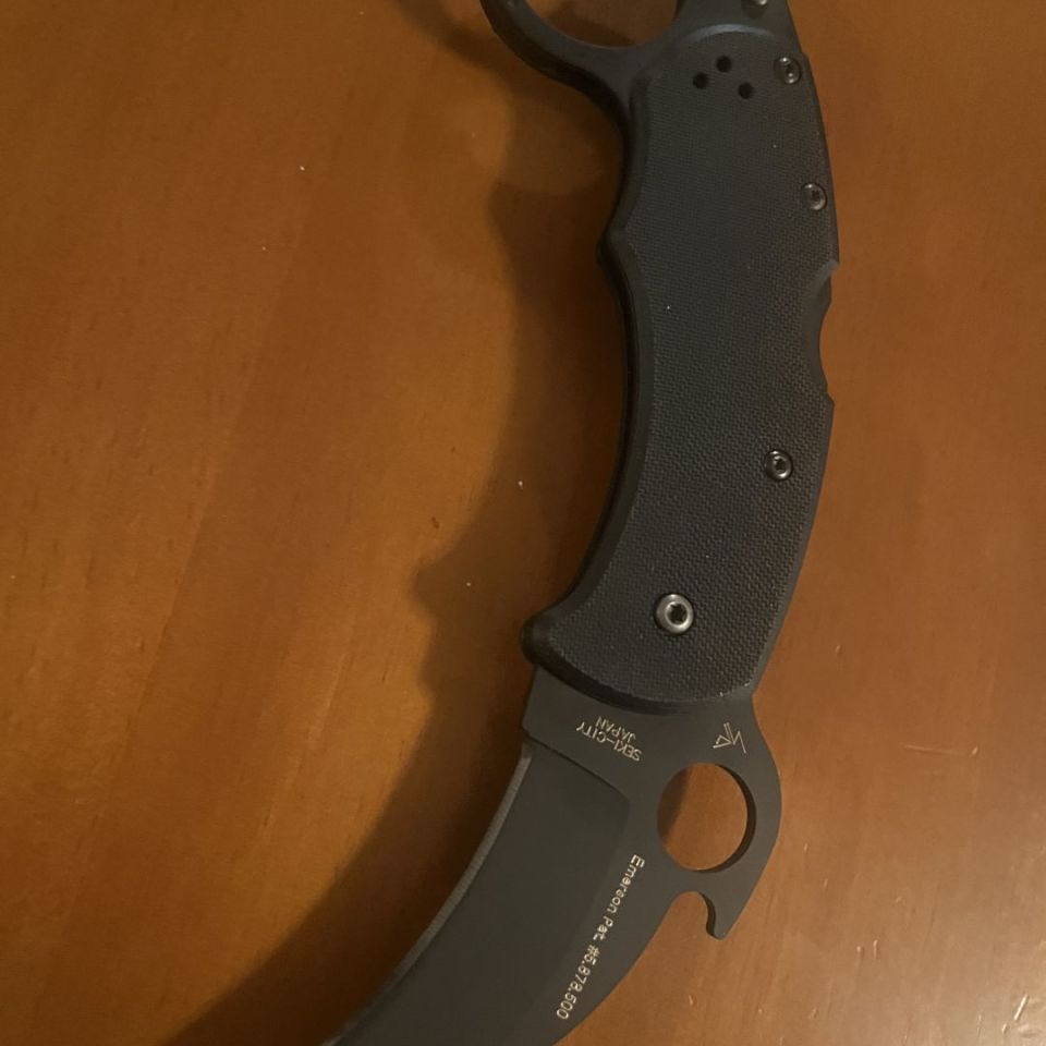 Image 2 - Spyderco karahawk