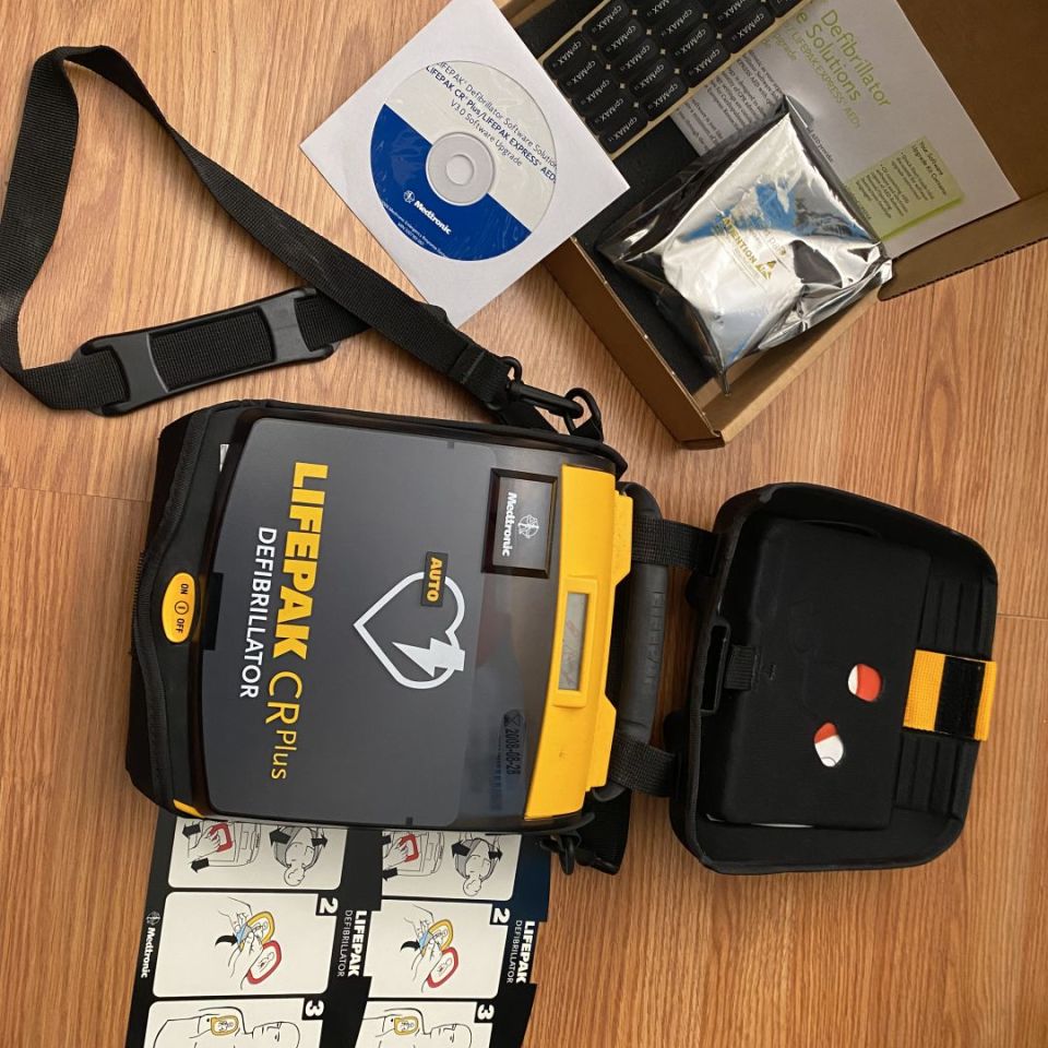 Image 1 - Defibrillator Kit