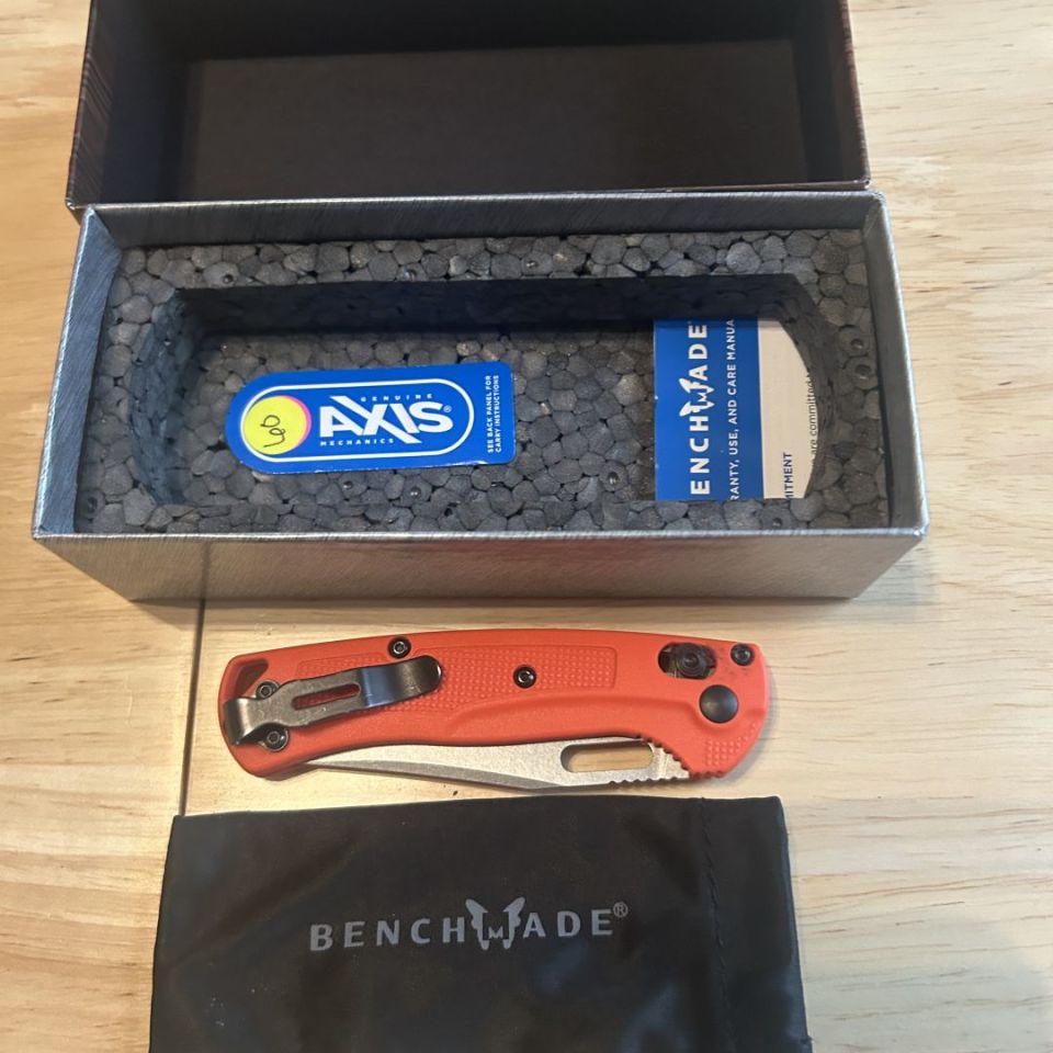 Image 6 - Benchmade Mini Tagged Out