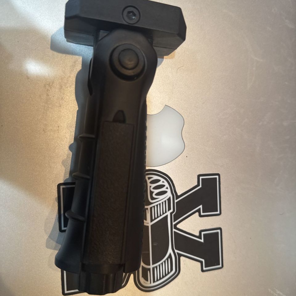 Image 2 - Leapers Adjustable foregrip