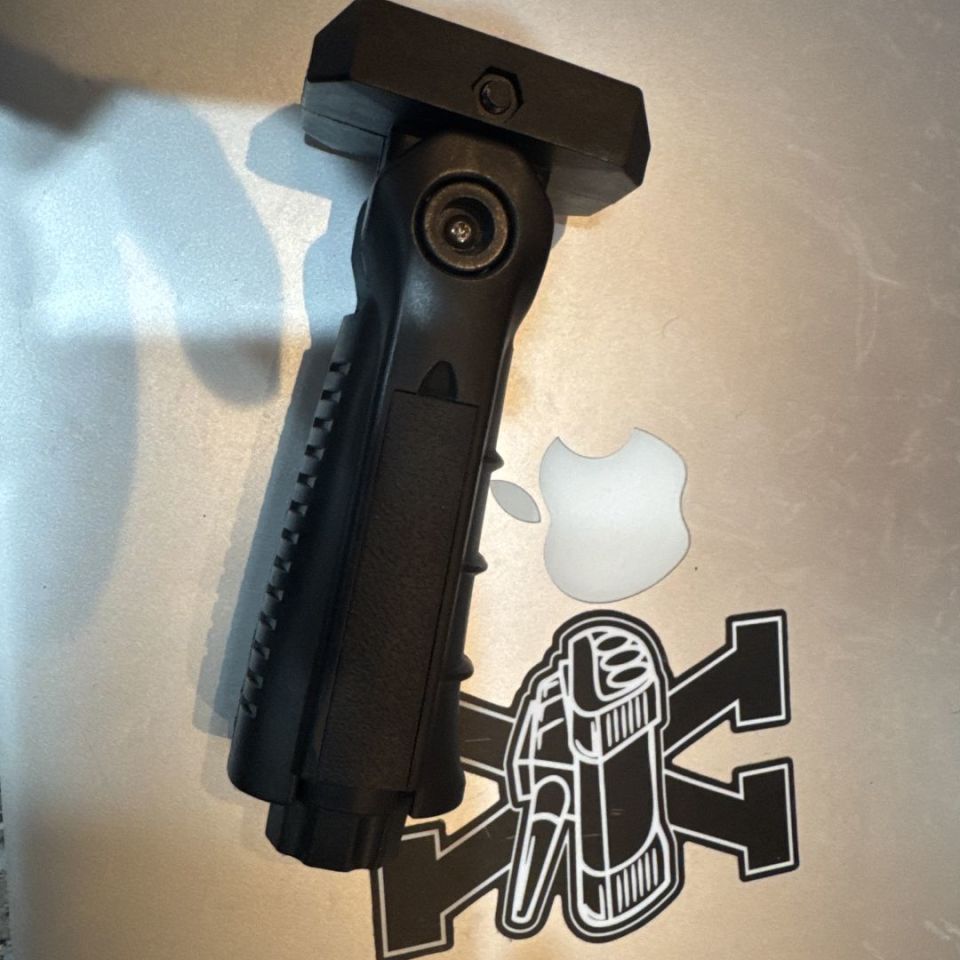 Image 1 - Leapers Adjustable foregrip