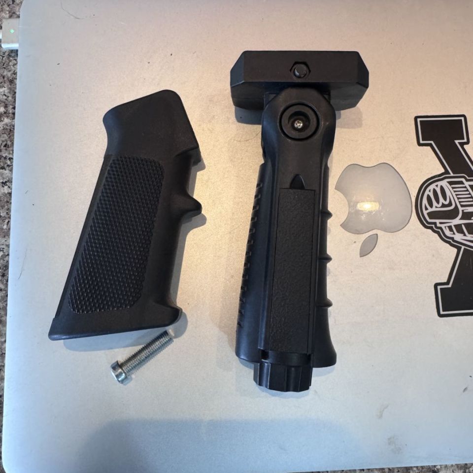 Image 2 - Leapers foregrip/A2 grip