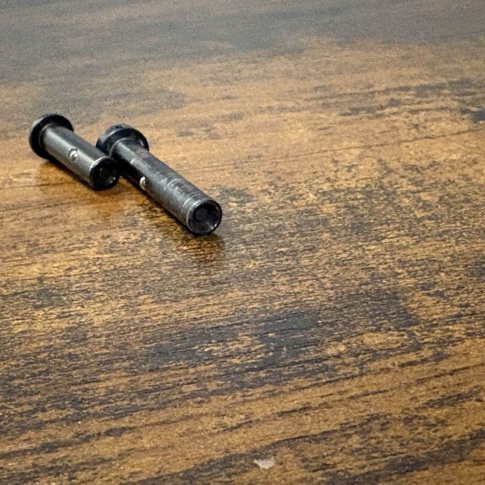 Image 2 - MR762 Locking Takedown Pins