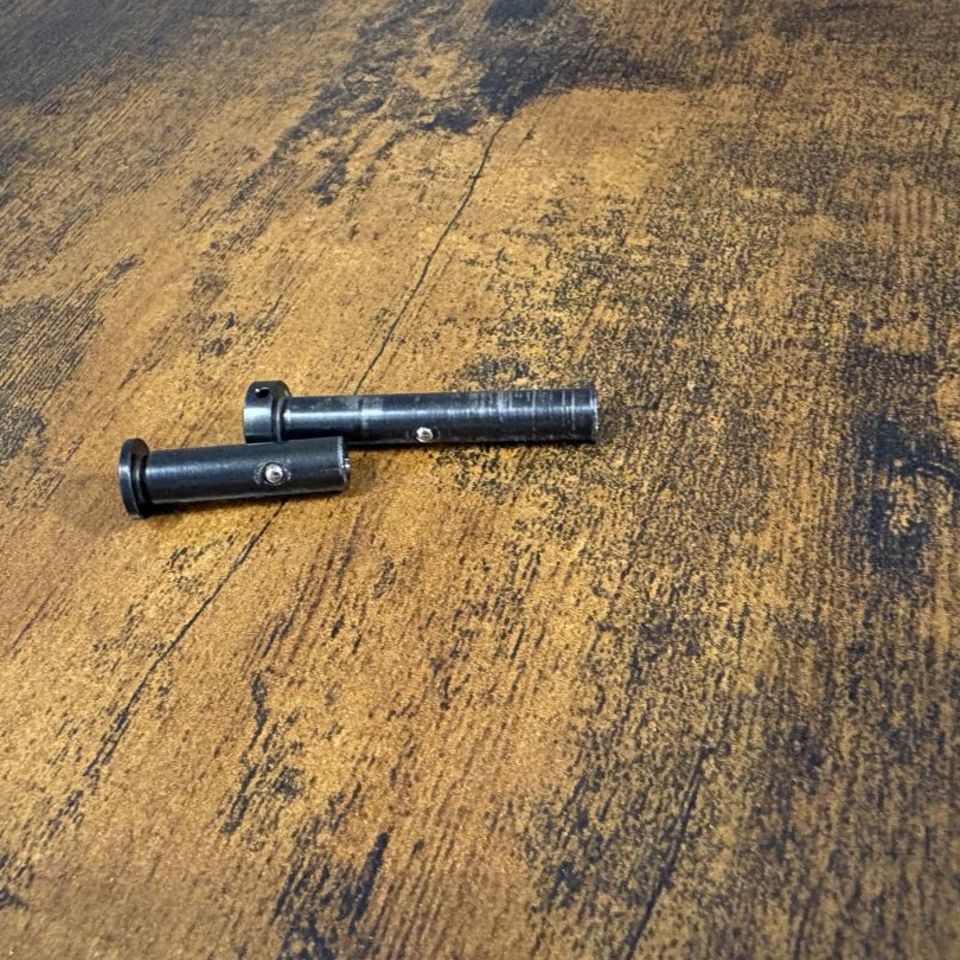 Image 3 - MR762 Locking Takedown Pins