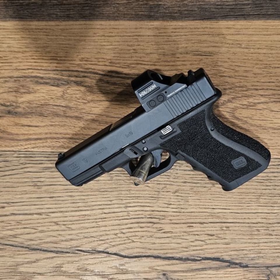 Image 4 - Glock 19 Gen 3 RMR Cut