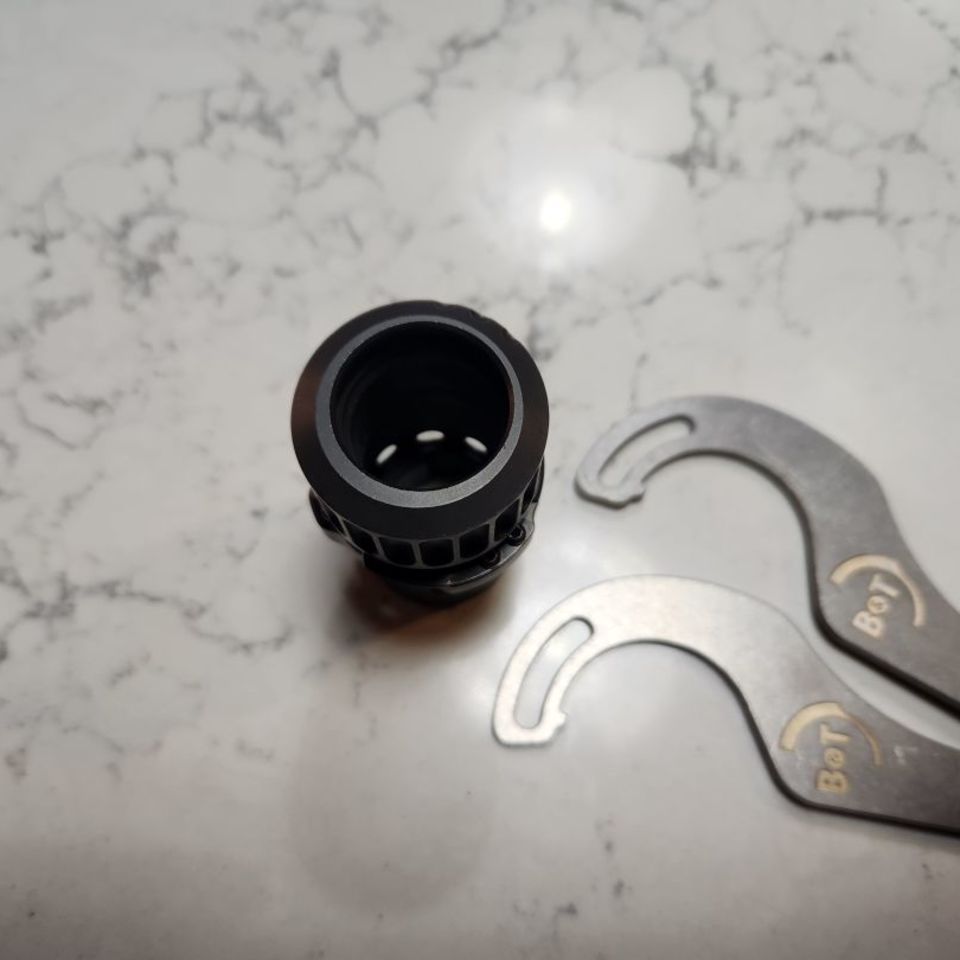 Image 3 - B&T hub with spanner wrenches 