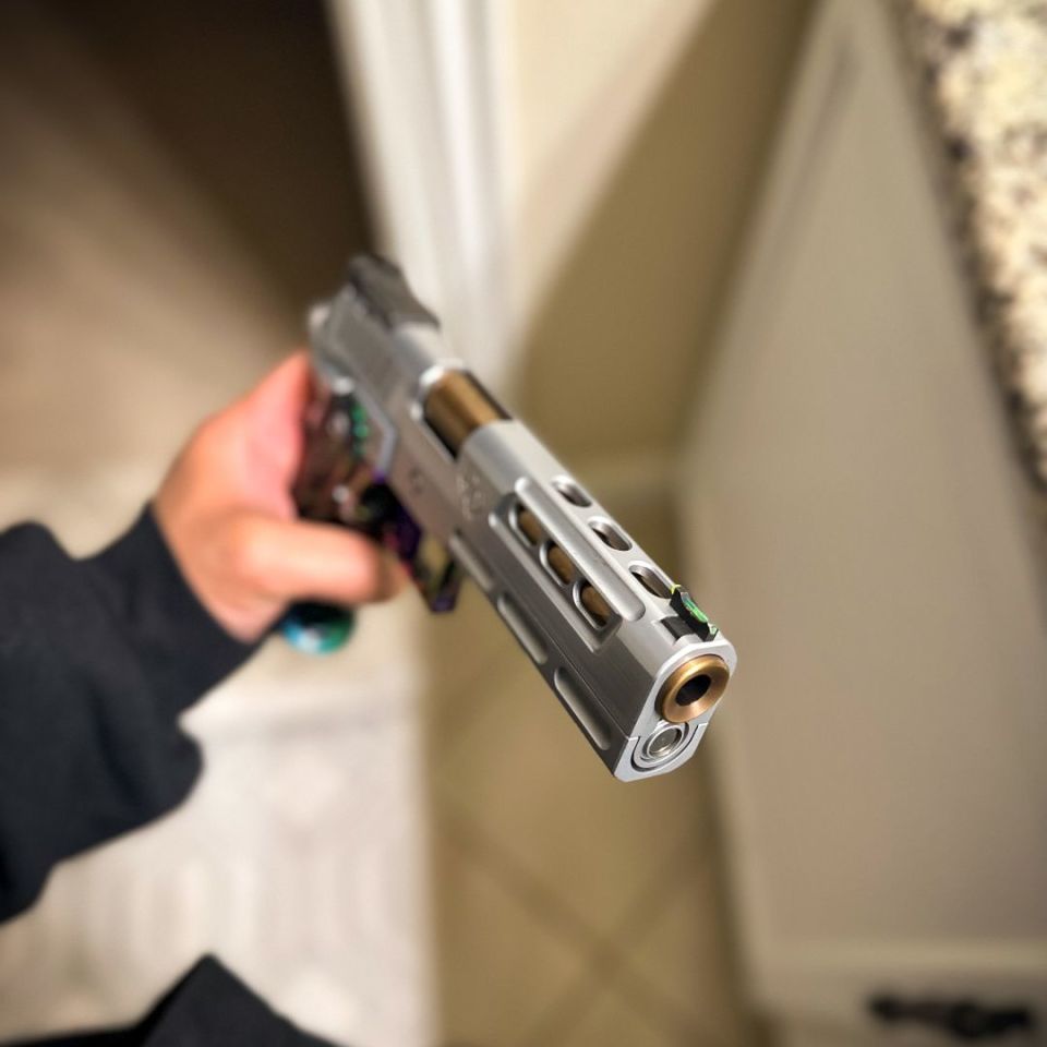 Image 3 - STI DVC Limited 9mm/.40SW 2011