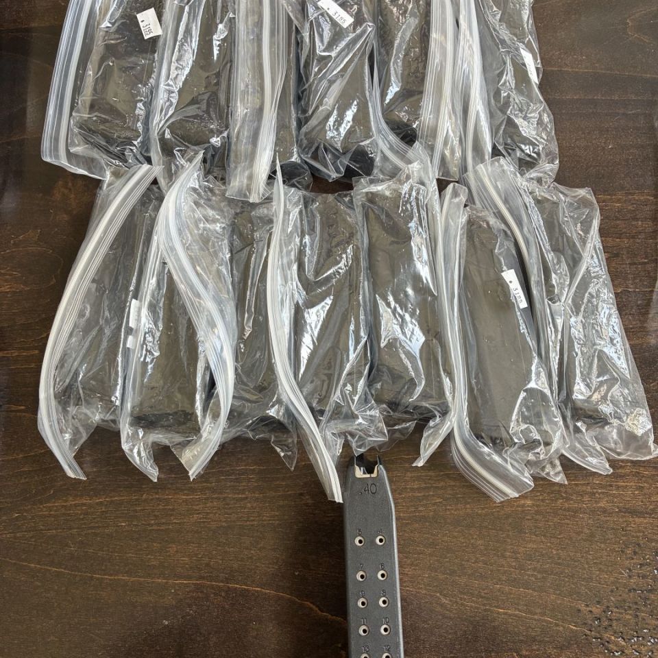 Image 4 - Glock 27 + MAGS