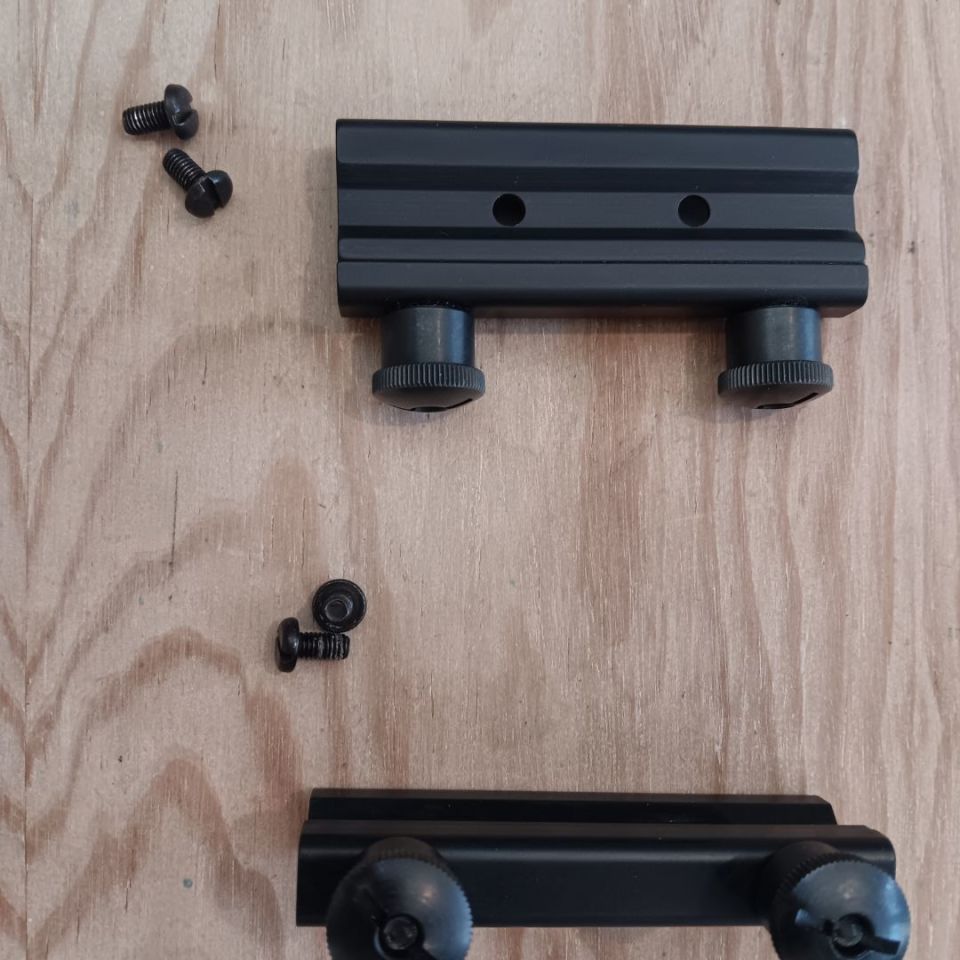 Image 1 - ACOG thumbscrew factory mount