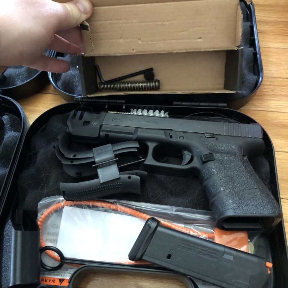 Image 3 - Glock 19 Gen 4 Bundle 