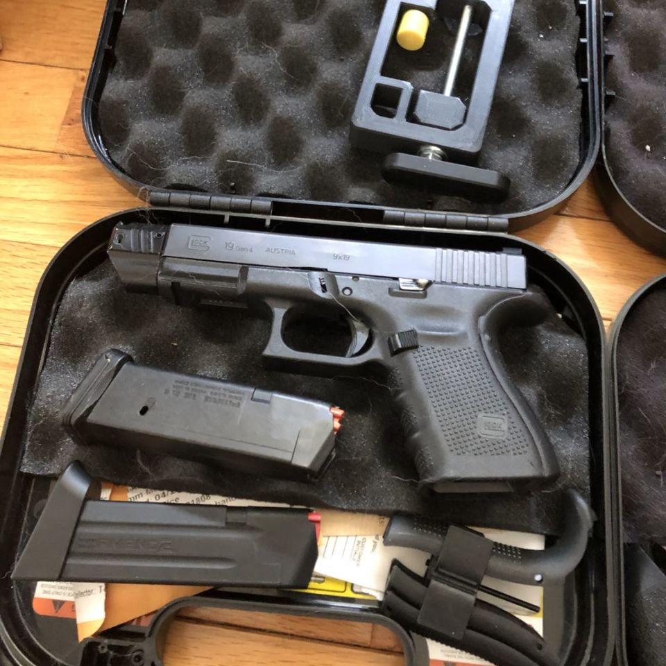Image 4 - Glock 19 Gen 4 Bundle 