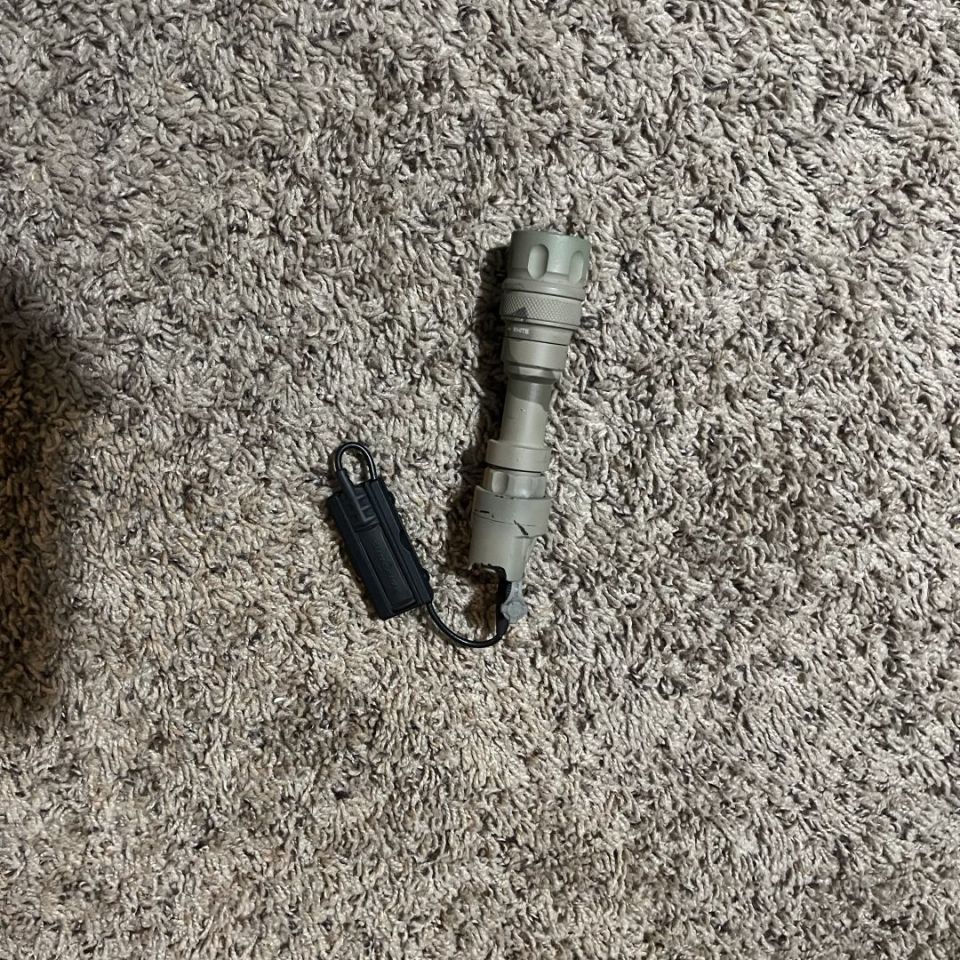 Image 2 - Surefire M952 Vampire light