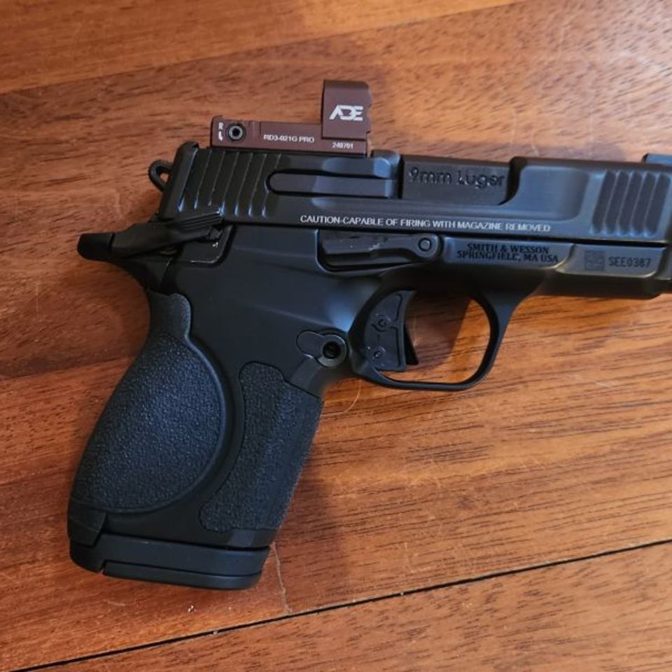 Image 2 - LNIB S&W CSX E-series w/ green